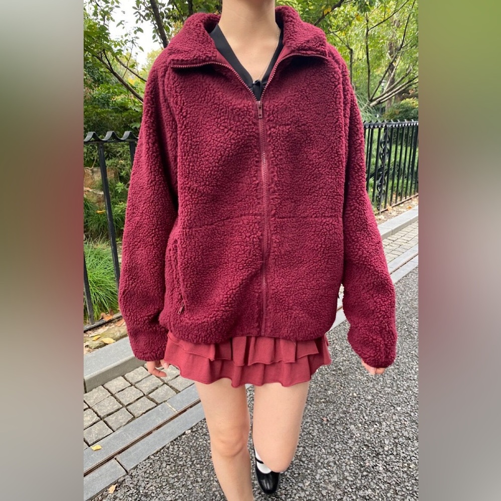 Brandy Melville Willow Shearling‎ Burgundy oversized comfy casual cabincore